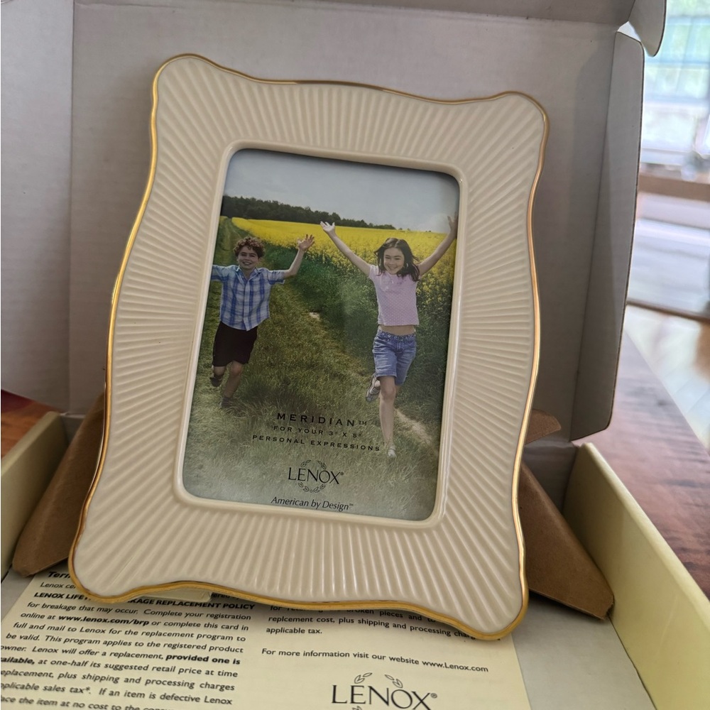 Lenox Cream and Gold Accent Picture Frame